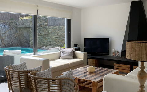 Villa Luisa: Mueble, Diseño De Interiores, Sofá, Piso, Suelo, Sala, Habitación, Encendiendo, Departamento