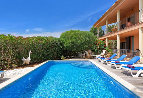 Villa Tamariu: Piscina, Recurso, Mueble Para Exteriores, Ocio, Vacaciones, Eco Hotel, Villa, Sunlounger, Hacienda, Hotel