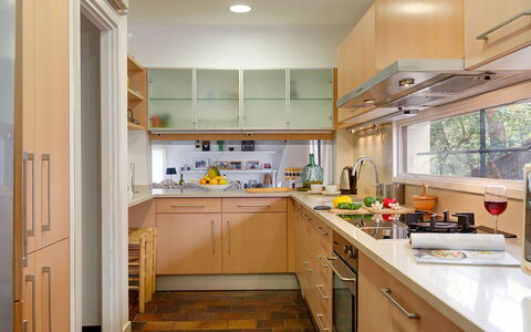 Villa Cassiopea: Aparato De Cocina, Cocina, Mostrador, Gabinetes, Mueble, Diseño De Interiores, Electrodoméstico, Piso, Madera, Electrodoméstico