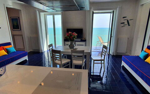 Casa Blue Dream: Mueble, Suelo, Mar, Silla, Oceano, Mesa De Café, Recurso, Hotel, Mueble Para Exteriores