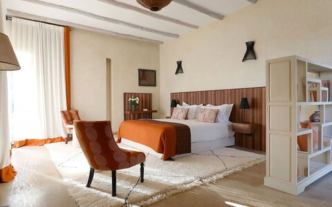 Villa Eleganza: Mueble, Diseño De Interiores, Piso, Pared, Habitación, Suelo, Cama, Madera, Habitación, Encendiendo