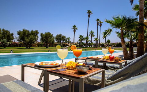 Villa Jamalu: Mueble, Mueble Para Exteriores, Recurso, Silla, Piscina, Sombra, Ocio, Eco Hotel, Sunlounger