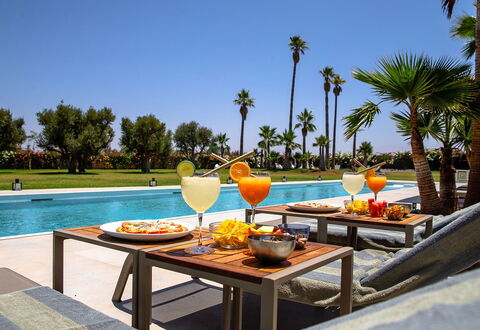Villa Jamalu: Mueble, Mueble Para Exteriores, Recurso, Silla, Piscina, Sombra, Ocio, Eco Hotel, Sunlounger