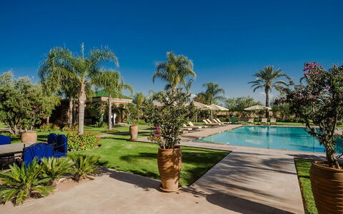 Villa Annarosa: Piscina, Árbol, Recurso, Mueble Para Exteriores, Paraguas, Eco Hotel, Sombra, Paisajismo, Hacienda, Ocio
