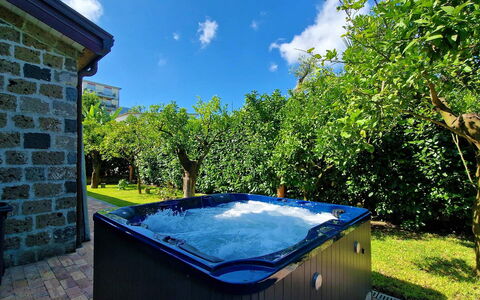 Villa Romantic Garden: Azul, Piscina, Fuente De Agua, Jardín, Eco Hotel, Recurso, Ocio, Paisajismo, Sombra