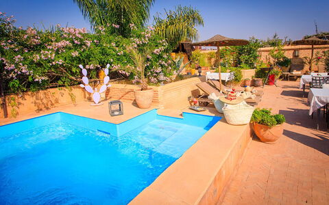 Riad Ikram: Piscina, Recurso, Maceta, Mueble Para Exteriores, Paraguas, Eco Hotel, Mueble, Ocio, Sunlounger, Hacienda
