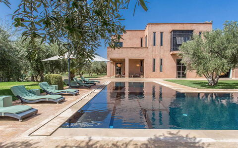 Villa Portraits: Piscina, Casa, Inmuebles, Reflexión, Jardín, Paisajismo, Mansión, Hacienda, Piscina De Reflejo, Villa