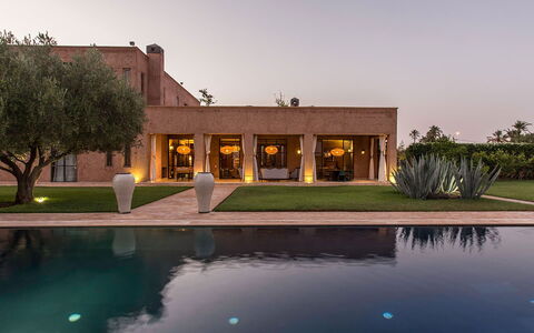 Villa Portraits: Inmuebles, Piscina, Paisajismo, Hacienda, Villa, Mansión, Piscina De Reflejo