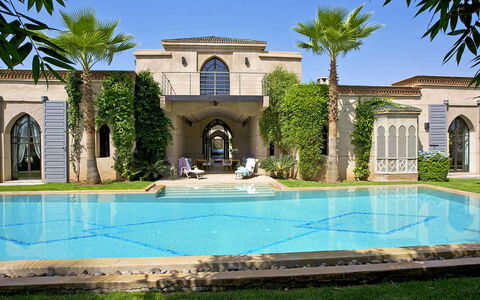 Villa Orange Trees: Piscina, Recurso, Inmuebles, Arquitectura, Thermae, Mansión, Eco Hotel, Fuente De Agua, Villa, Patio