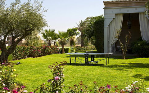 Villa Orange Trees: Árbol, Hierba, Jardín, Paisaje, Arbusto, Césped, El Terreno Del Lote, Sombra, Yarda