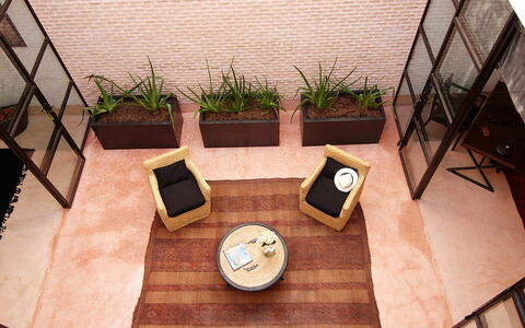 Dar Sami: Madera, Diseño De Interiores, Mueble, Suelo, Piso, Casa, Sala, Departamento, Manchas De Madera, Madera Dura