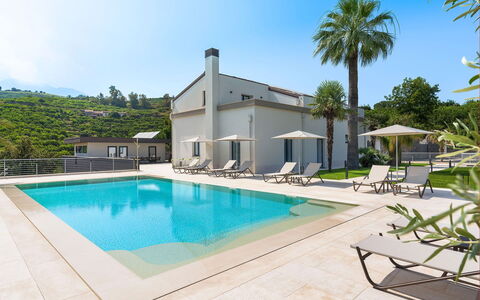 Villa Cloris: Piscina, Recurso, Material Compuesto, Inmuebles, Eco Hotel, Thermae, Hacienda, Piscina De Reflejo, Villa, Sombra