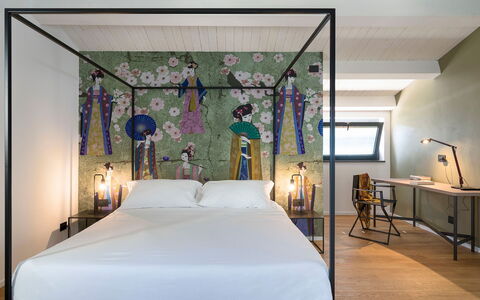 Villa Cloris: Diseño De Interiores, Habitación, Piso, Mueble, Suelo, Techo, Encendiendo, Cama, Lámpara, Marco De La Cama