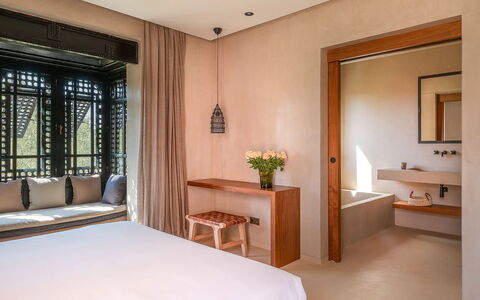 Dar Sun: Diseño De Interiores, Manchas De Madera, Diseño, Recurso, Cama, Madera Dura, Hotel, Habitación