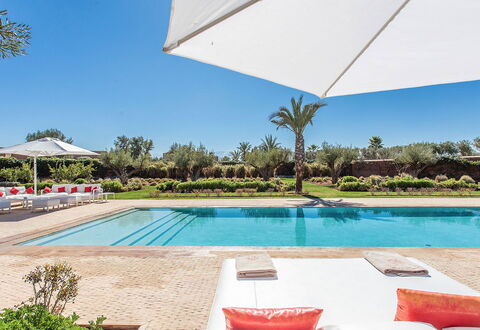 Villa Delizia: Piscina, Recurso, Mueble Para Exteriores, Jardín, Sunlounger, Paisajismo, Paraguas, Hacienda, Eco Hotel, Sombra