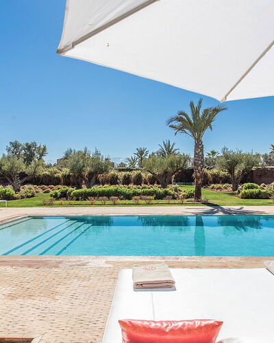 Villa Delizia: Piscina, Recurso, Mueble Para Exteriores, Jardín, Sunlounger, Paisajismo, Paraguas, Hacienda, Eco Hotel, Sombra