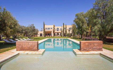 Villa Elio: Piscina, Arquitectura, Inmuebles, Recurso, Mansión, Hacienda, Villa, Paisajismo, Sombra, Jardín