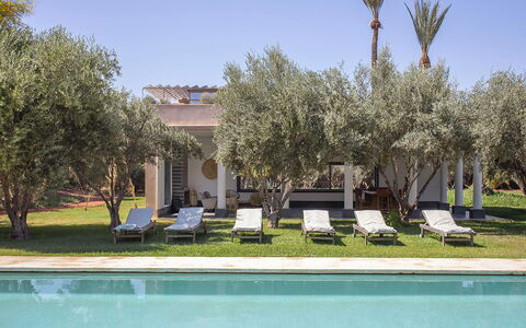 Villa Elio: Piscina, Recurso, Casa, Inmuebles, Mueble Para Exteriores, Sombra, Patio Interior, Jardín, Hacienda, Sunlounger