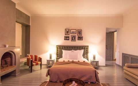Villa Elio: Mueble, Diseño De Interiores, Piso, Suelo, Cama, Madera, Habitación, Habitación, Encendiendo, Textil