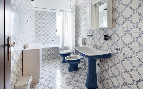 Casa Iago: Piso, Suelo, Loseta, Arreglo De Tubería, Baño, Plomería, Grifo, Diseño, Lavabo