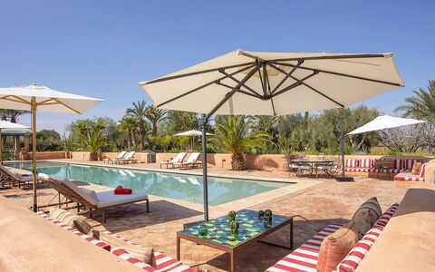 Villa Jamila: Mueble Para Exteriores, Recurso, Sunlounger, Paraguas, Sombra, Diseño, Piscina, Hotel