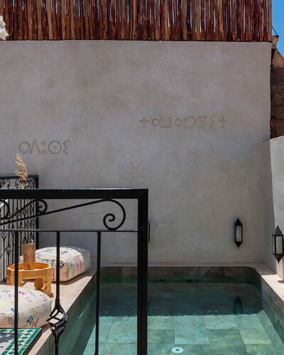 Riad Ali: Material Compuesto, Piscina, Loseta, Maceta, Planta De Casa, Patio, Fuente De Agua, Losa