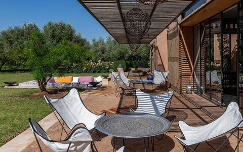Dar Moon: Mueble, Mueble Para Exteriores, Silla, Sombra, Jardín, Patio Interior, Eco Hotel, Yarda, Estructura Al Aire Libre, Paisajismo