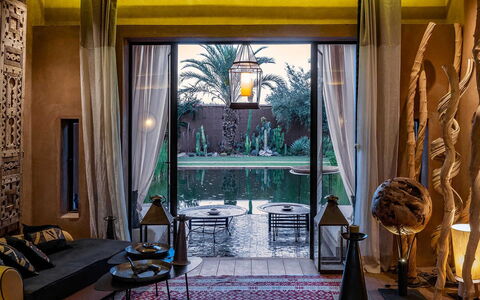 Dar Moon: Diseño De Interiores, Recurso, Sala, Eco Hotel, Hotel, Diseño, Lámpara, Planta De Casa, Silla