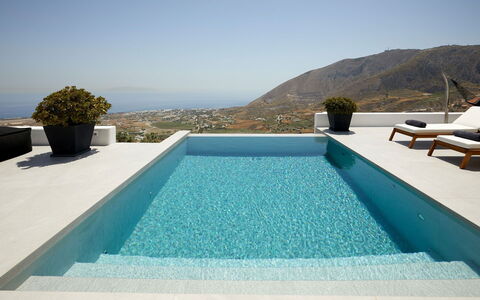Villa Kenan: Azul, Piscina, Agua, Material Compuesto, Recurso, Ocio, Loseta, Eco Hotel, Fuente De Agua, Material Natural