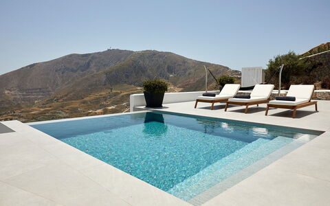 Villa Kenan: Piscina, Material Compuesto, Loseta, Mueble Para Exteriores, Recurso, Material Natural, Sunlounger, Losa, Sillón, Fuente De Agua
