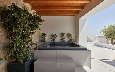 Villa Kenan: Material Compuesto, Hormigón, Material Natural, Sombra, Maceta, Balcón, Planta De Casa, Patio, La Luz Del Día, Villa