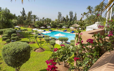 Le Palais du Roi: Recurso, Piscina, Paraguas, Ocio, Mueble Para Exteriores, Eco Hotel, Sunlounger, Paisajismo, Hotel
