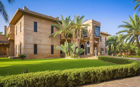 Le Palais du Roi: Árbol, Barrio Residencial, Casa, Arquitectura, Casa, Inmuebles, Mansión, Recurso, Jardín