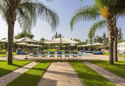 Le Palais du Roi: Azul, Mueble Para Exteriores, Paraguas, Recurso, Piscina, Sombra, Sunlounger, Ocio, Eco Hotel