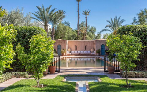 Villa Exotic: Piscina, Recurso, Jardín, Hacienda, Fuente De Agua, Mueble Para Exteriores, Inmuebles, Paisajismo, Sombra, Patio