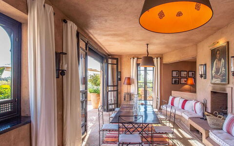 Villa Exotic: Mueble, Casa, Silla, Mueble Para Exteriores, Villa, Sala, Sofá, Balcón, Hotel