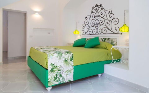 Villa Desideria: Diseño De Interiores, Mueble, Piso, Suelo, Techo, Habitación, Habitación, Encendiendo, Casa, Cama