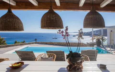 Villa Sonia: Mueble, Recurso, Mueble Para Exteriores, Sombra, Piscina, Silla, Eco Hotel, Ocio, Villa, Maceta