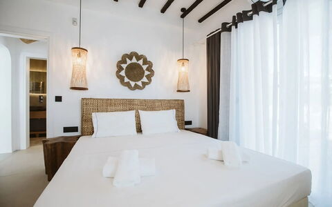 Villa Sonia: Madera, Diseño De Interiores, Suelo, Habitación, Techo, Cama, Mueble, Departamento, Habitación, Lecho