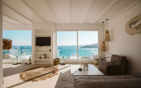 Villa Sonia: Mueble, Mar, Departamento, Costa, Recurso, Silla, Oceano, Hotel, Sombra, Sala
