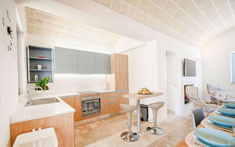 Trulli Heaven: Mueble, Diseño De Interiores, Piso, Madera, Suelo, Techo, Mostrador, Cocina, Encendiendo, Gabinetes
