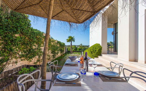Villa Amador: Sombra, Recurso, Silla, Jardín, Mueble Para Exteriores, Paisajismo, Inmuebles, Eco Hotel, Yarda, Villa