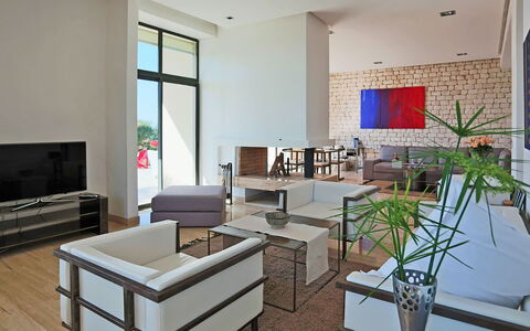 Villa Amador: Mueble, Diseño De Interiores, Piso, Suelo, Sofá, Sala, Techo, Departamento, Mesa, Silla