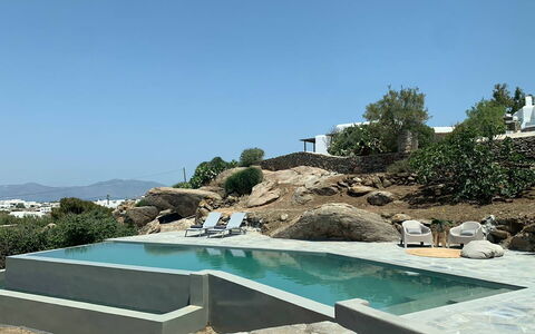 Villa Ermione: Klippe, Piscina, Afloramiento, Sunlounger, Zona Tropical, Mueble Para Exteriores, Recurso