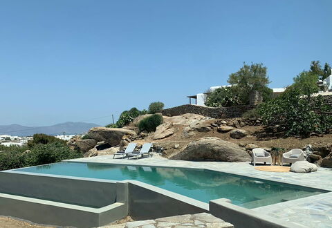 Villa Ermione: Klippe, Piscina, Afloramiento, Sunlounger, Zona Tropical, Mueble Para Exteriores, Recurso