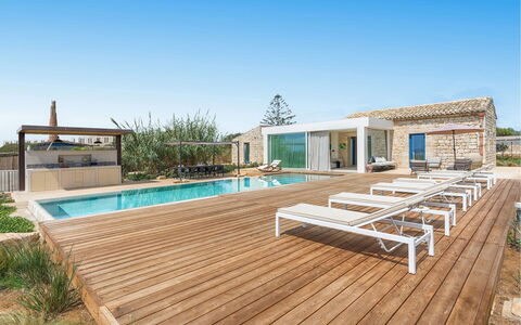 Villa Smeralda: Piscina, Recurso, Material Compuesto, Inmuebles, Eco Hotel, Villa, Diseño, Mueble Para Exteriores, Hotel