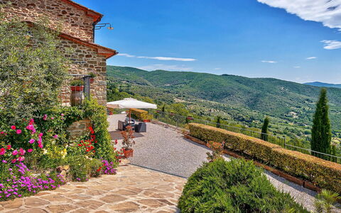 Villa Vita Bella: Colina, Cordillera, Hill Station, Jardín, Valle, Cresta, Paisajismo, Maceta, Planta De Casa, Losa