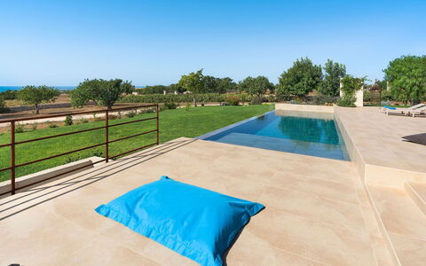 Villa Miriam: Azul, Piscina, Material Compuesto, Sombra, Recurso, Paisajismo, Loseta, Losa, Mueble Para Exteriores, Diseño
