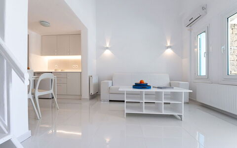 The Rose Flat: Piso, Suelo, Diseño De Interiores, Techo, Departamento, Sala, Sofá, Silla