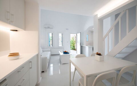 The Rose Flat: Diseño De Interiores, Piso, Mueble, Techo, Suelo, Casa, Departamento, Silla, Habitación, Cocina